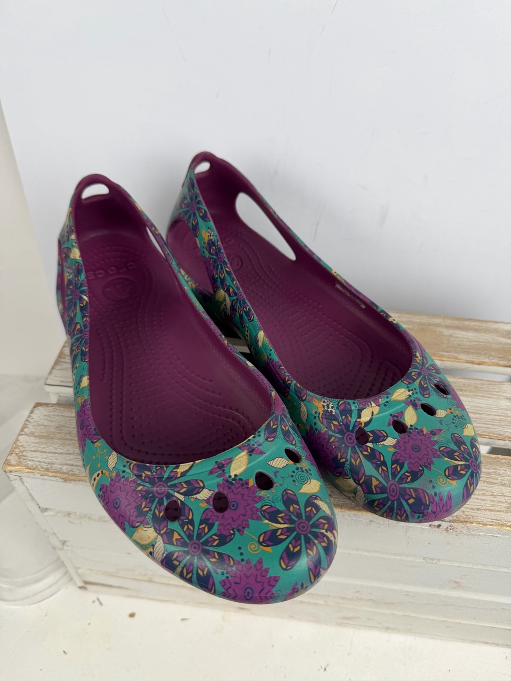 Crocs Kadee Floral ballet flats vibrant purple and teal floral graphic size 10